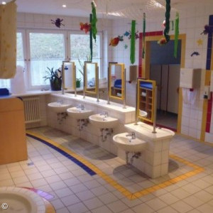 Der Waschraum der Kindergartenkinder